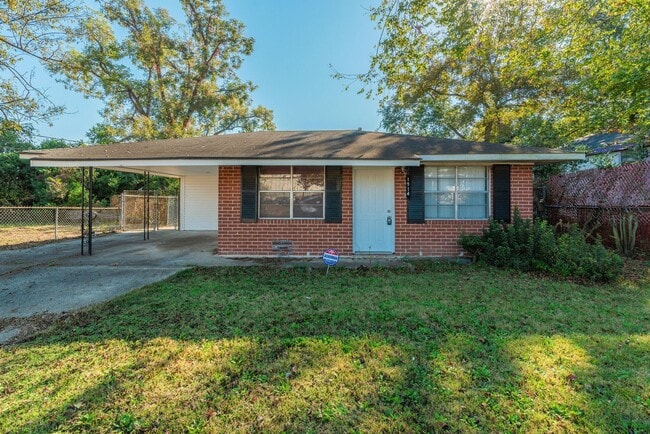 Photo - $1,120 - 3 bed/2 bath house in Turpin Hill, with fenced back yard! Section 8 Welcome!