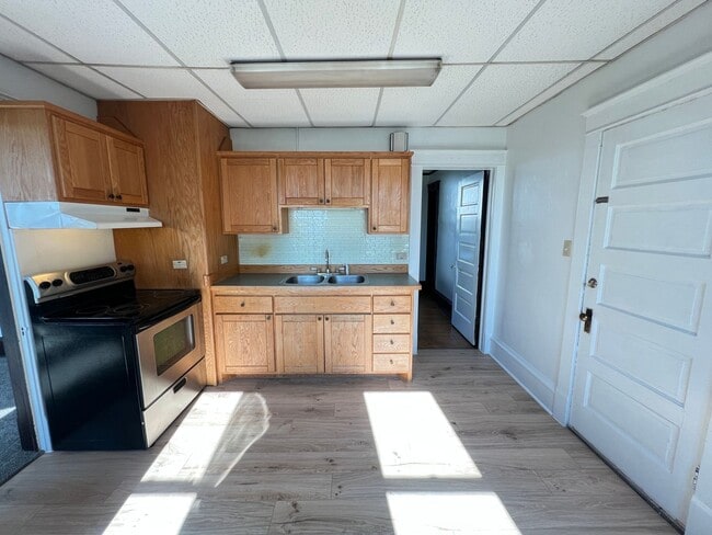 Photo - 2+ Bedroom Apartment - AVAILABLE AUGUST 1st! Unit 910 N 22nd Ave W - 2