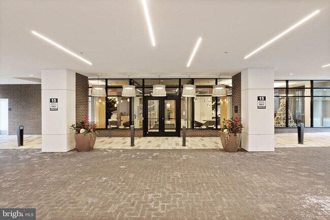 Photo - 925 N Fairfax St Unidad 207