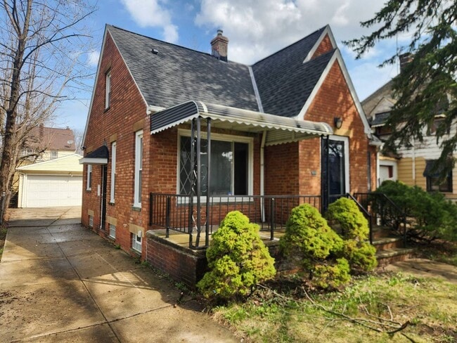 Building Photo - Charming 3-Bedroom Property in Prime Location