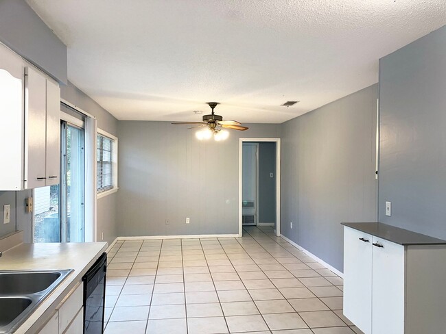 Photo - Lovely 3 Bedroom Home in Northwood - Fenced-in Yard