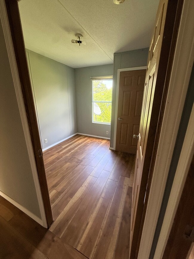 Photo - 1085 Ridge Rd