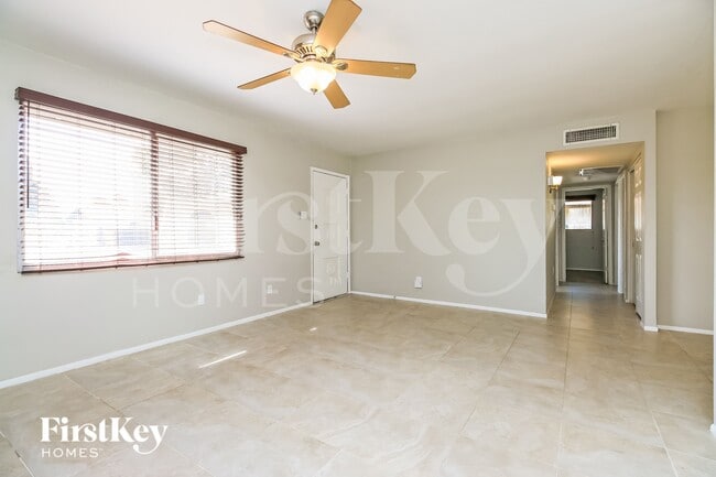 Photo - 320 E Orion St