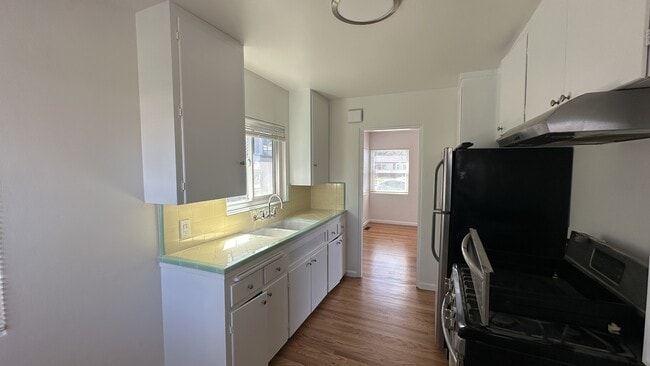 Photo - 4692 Newport Ave