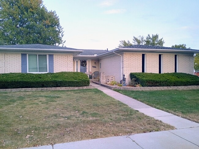 Building Photo - 7550 Corbett Dr Rental