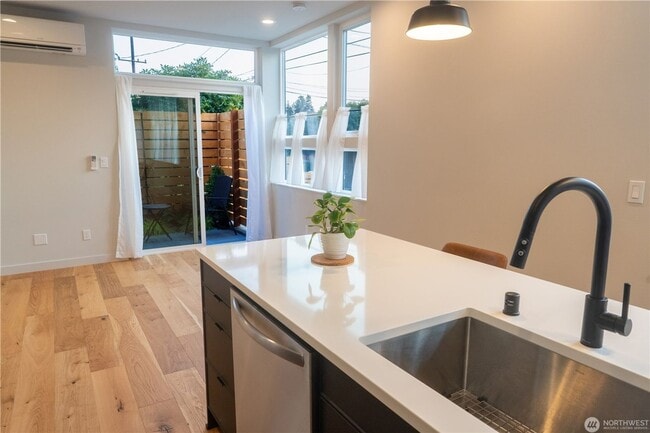 Photo - 2bd/1.75ba Seattle Townhome