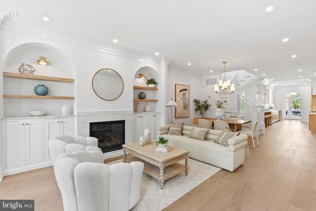 Photo - 2460 Ontario Rd NW