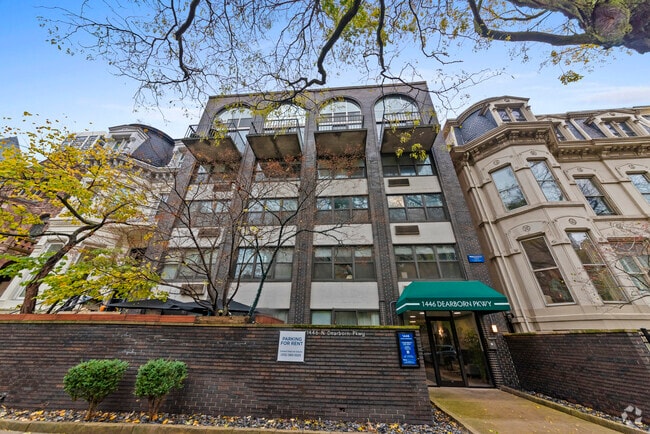 Building Photo - 1446 N Dearborn St Rental