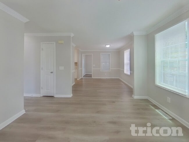 Photo - 337 Montclaire Ln