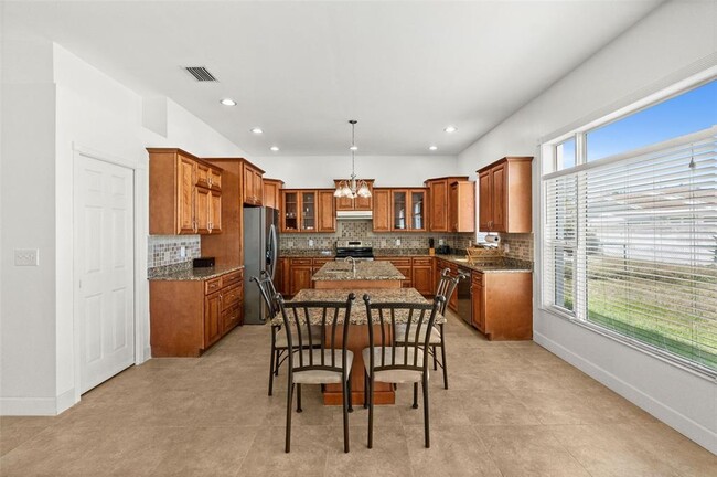Photo - 710 116th Ave