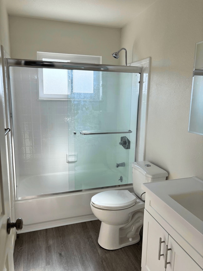 Photo - 210 S Newhope St.