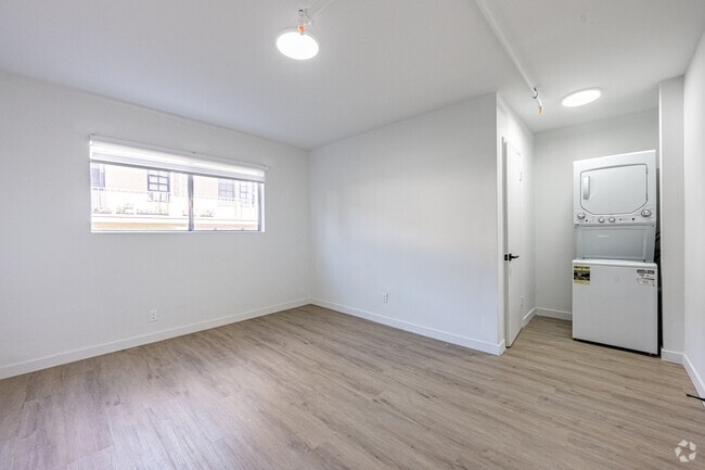 1BR, 1BA - 700SF - Bedroom