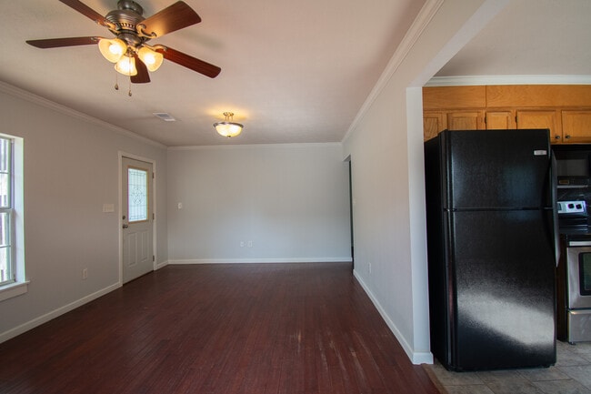 Photo - 809 Jersey Ln