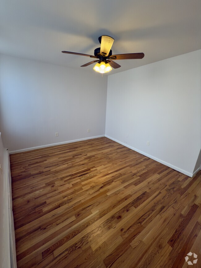 Building Photo - 9517 Rockaway Beach Blvd Unit #1 Rental