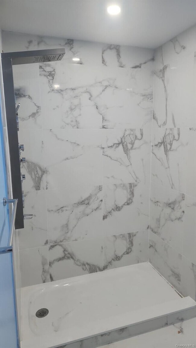 Photo - 108-54 217th Pl