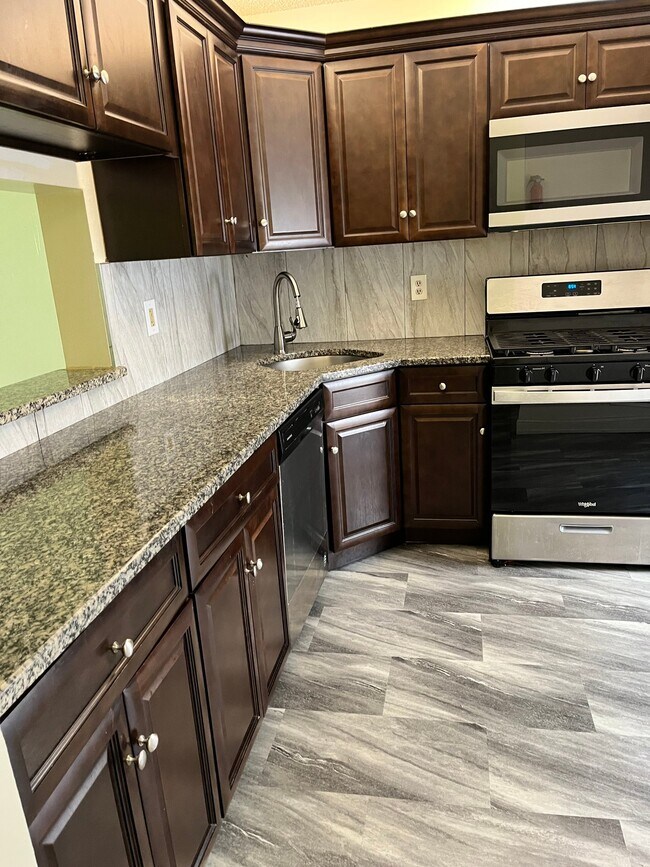 38 Greenwich Dr