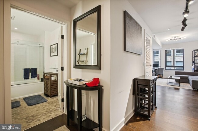 70 N St SE Unit N814