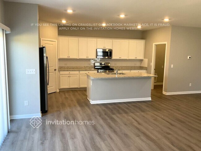 Photo - 528 Almere Dr