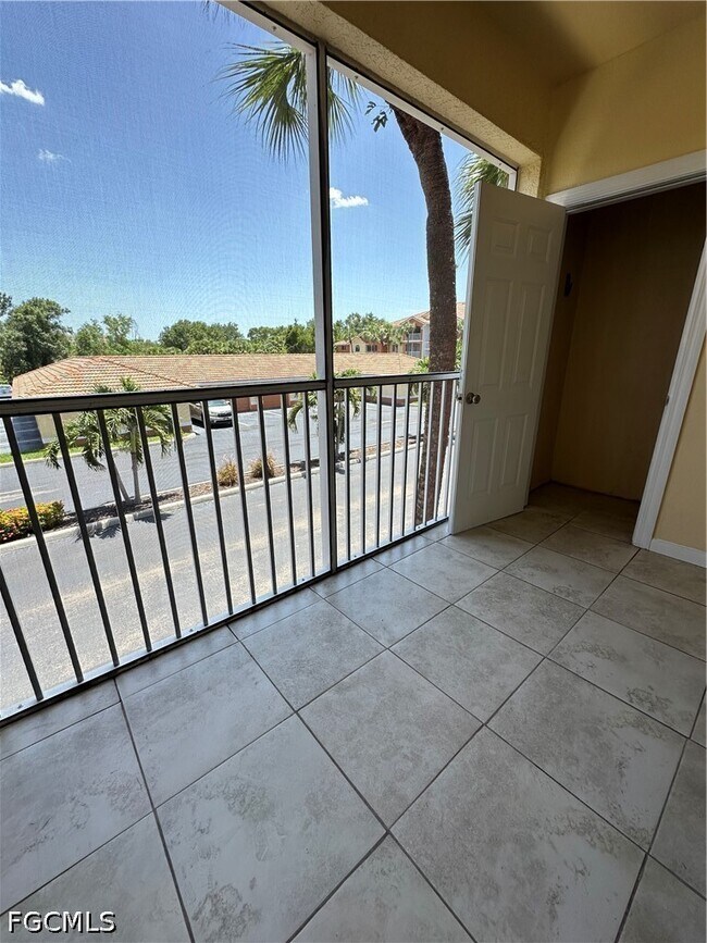 Building Photo - 6361 Aragon Way Unit 208
