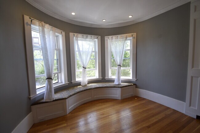 1402 Beacon St Unit 3