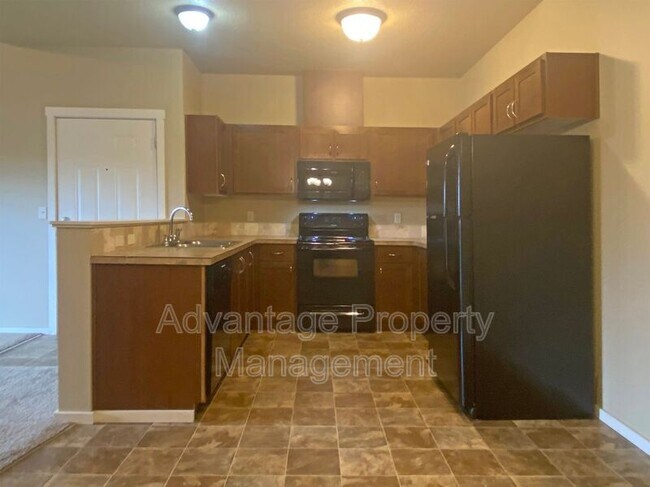 Photo - 537 Catron St N