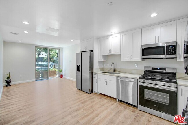 Building Photo - 11753 Iowa Ave Unit 103
