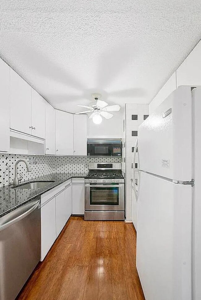 Photo - 100 Beekman St