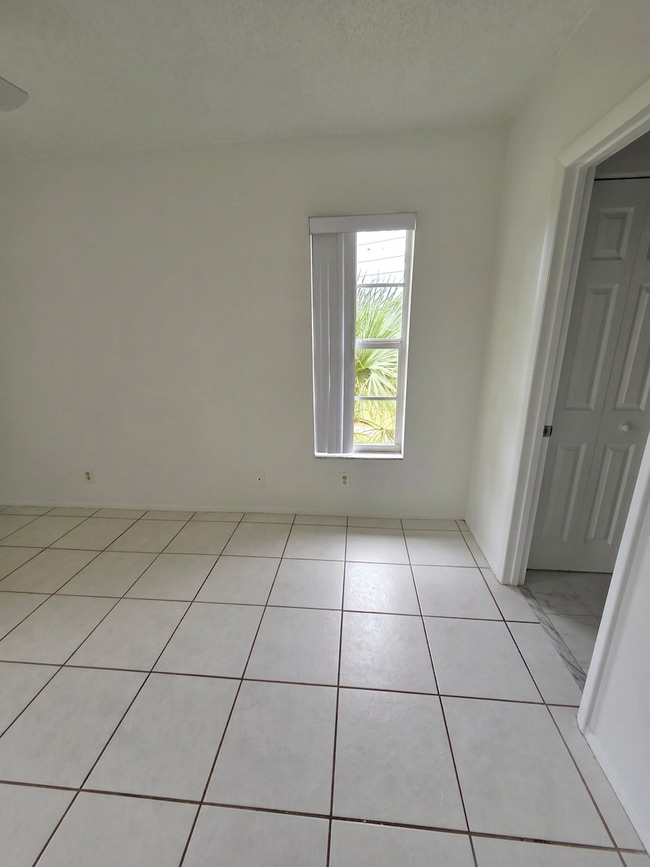 Photo - 450 NW 20th St Unit 301