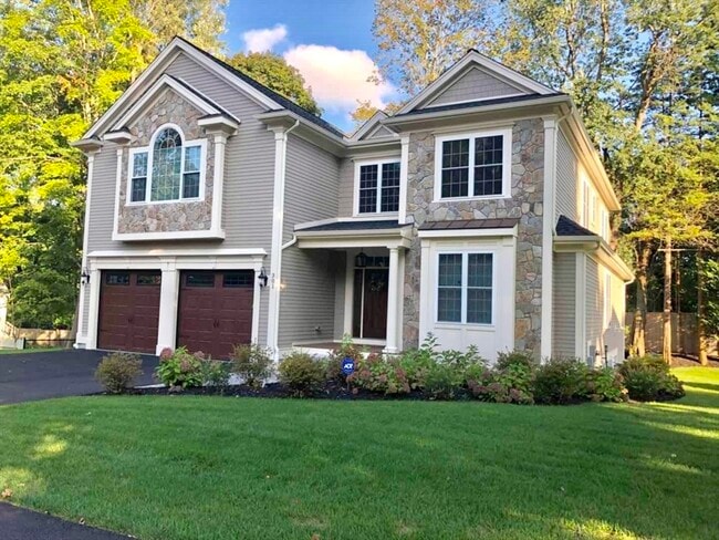 Building Photo - 301 Linden St