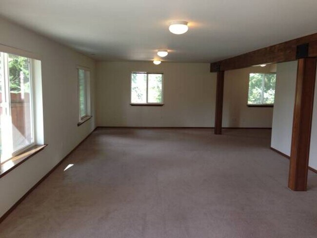 Photo - Pre-Leasing Now! 7 Bed 3 Bath with Bonus Room!