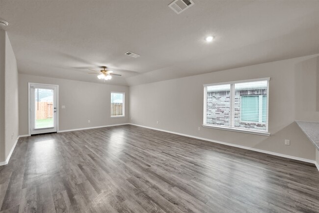 Photo - 257 Gallant Front Trl