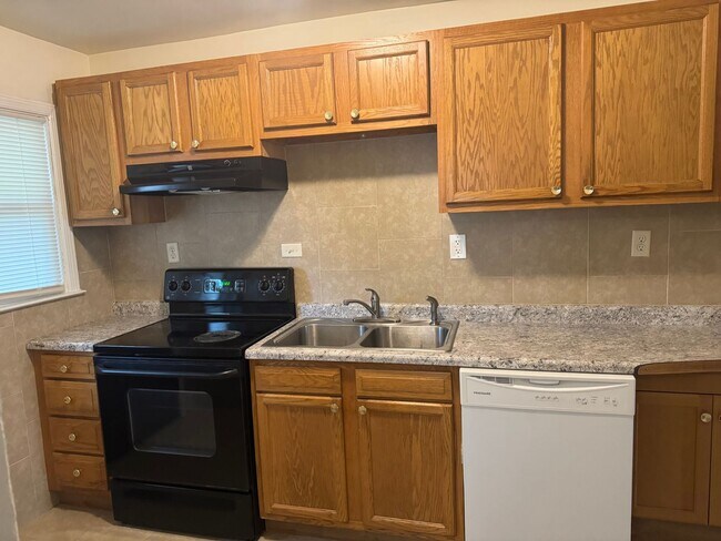 Photo - 694-696 Everett Ave Unit 694 Everett Ave