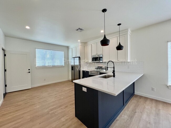 Photo - 216 E Hurd St