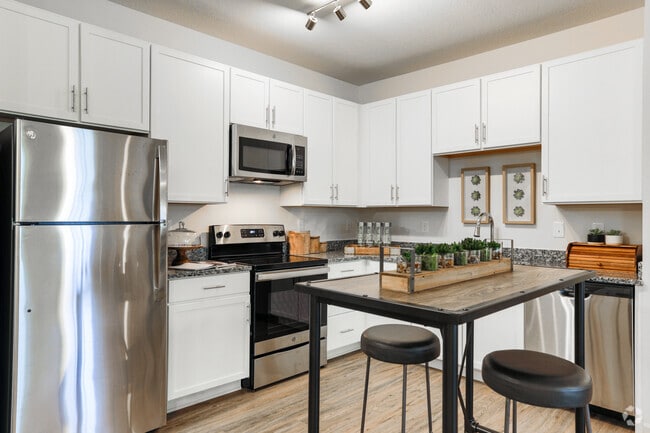 2BR, 2BA - 1,136 SF