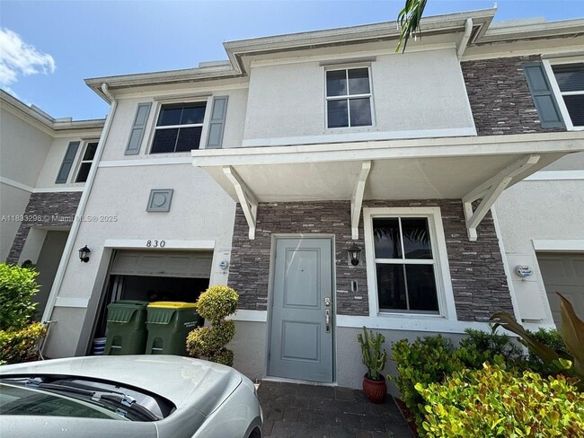 Photo - 830 SE 19th St Townhome