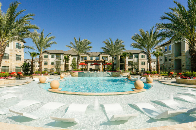 Resort Style Pool and Tanning Deck - The Columns at Shadow Creek Ranch Rental