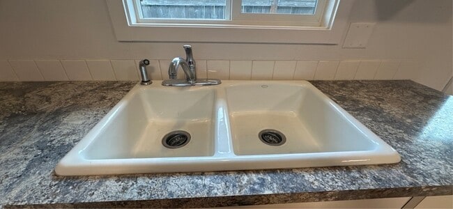 Photo - 750 N Main St