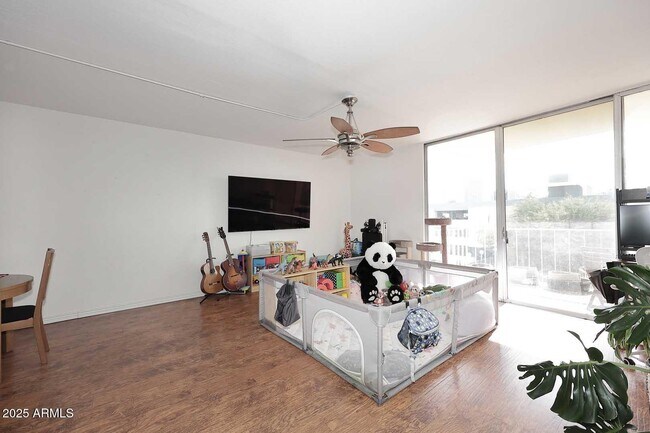 Photo - 207 W Clarendon Ave Unit A2