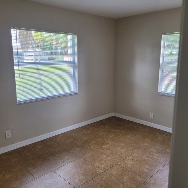 Photo - 1824 Beachwood Dr