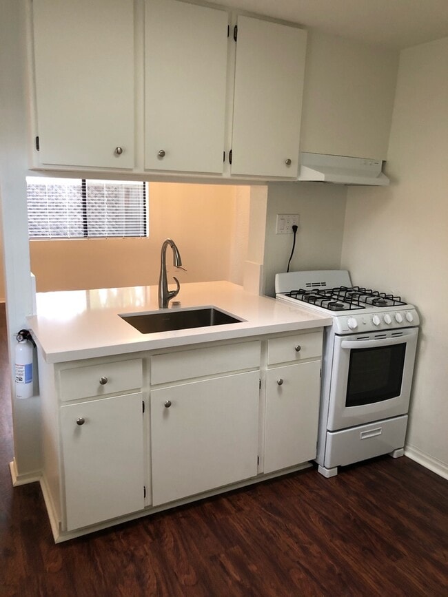 Cocina - 411 W Dana St Unidad B