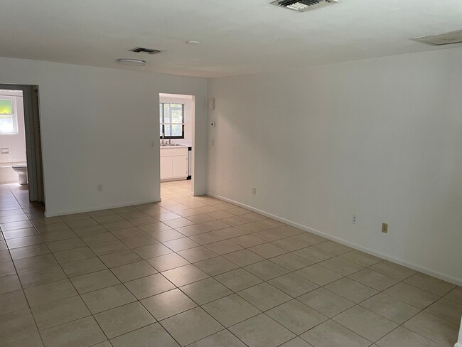 Photo - 10022 8th St N