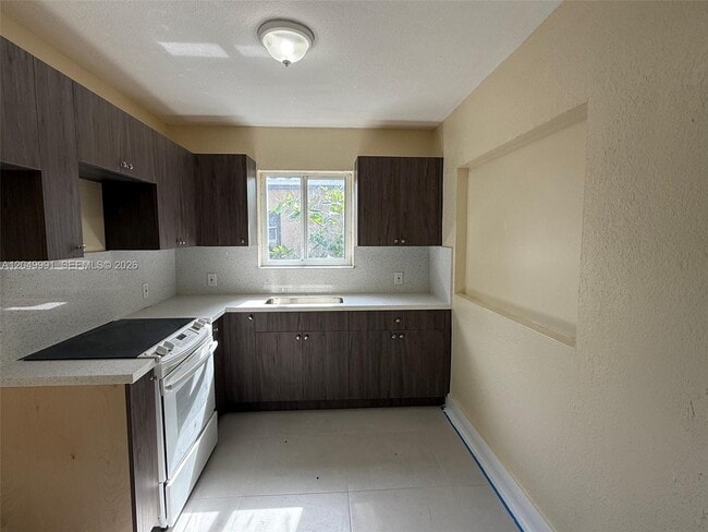 Photo - 757 NW 47th St