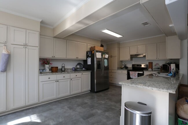 Photo - 206 E Grady St