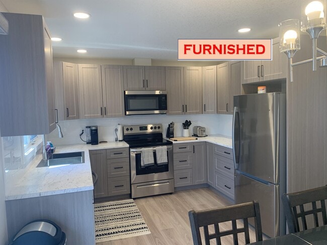 Photo - 10711-10103 103 Ave Unité F69&F70 Furn A&B