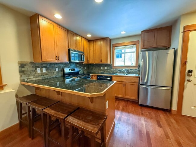 Photo - 2bd/1.5ba Seattle Condo Unidad A