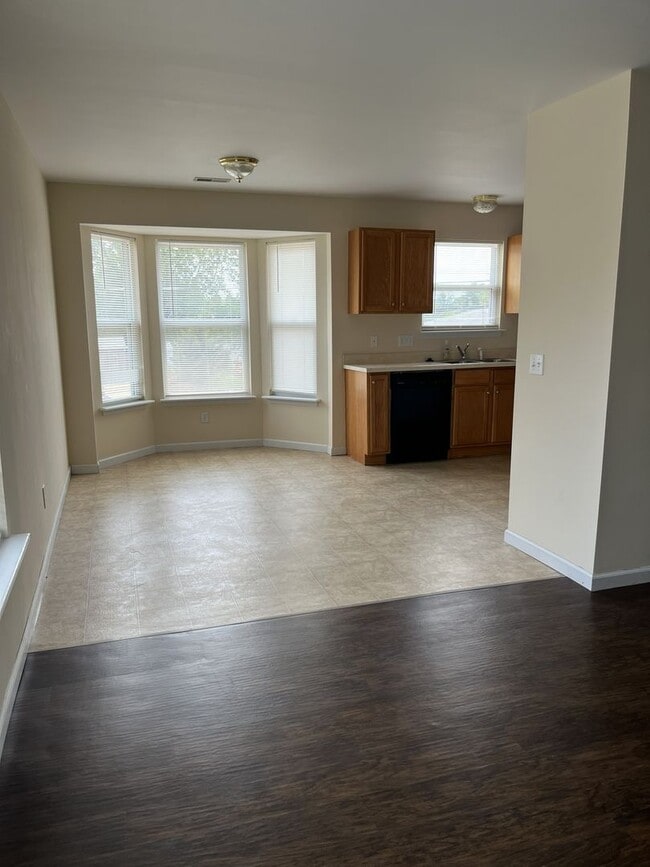 Photo - 727 W 5th St Unit APT 201