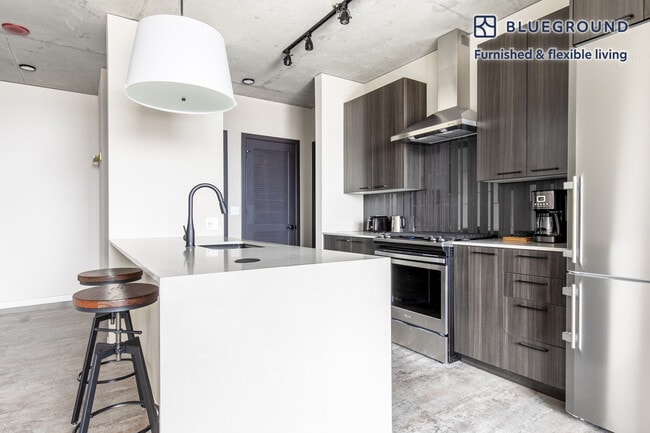 Photo - 939 W Washington Blvd Unidad FL12-ID297