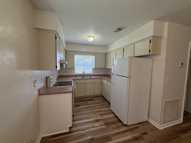 Photo - 510 NW 12th Dr
