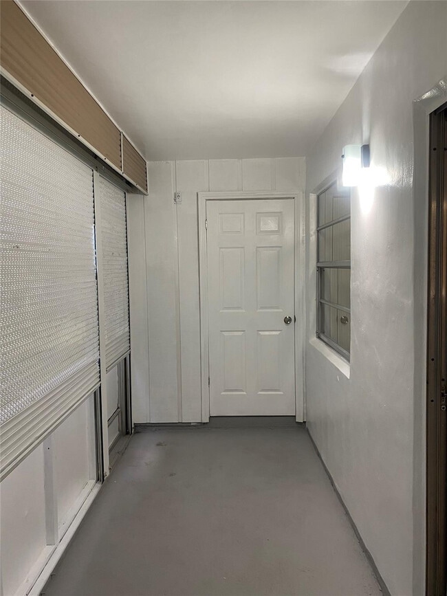 Photo - 785 Burgundy St