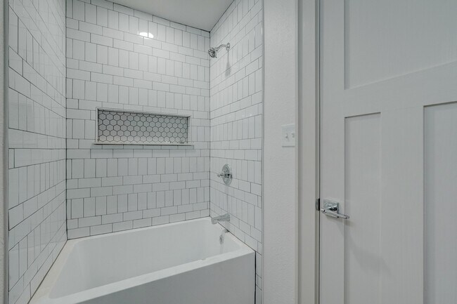 Photo - 1216 NE 8th St